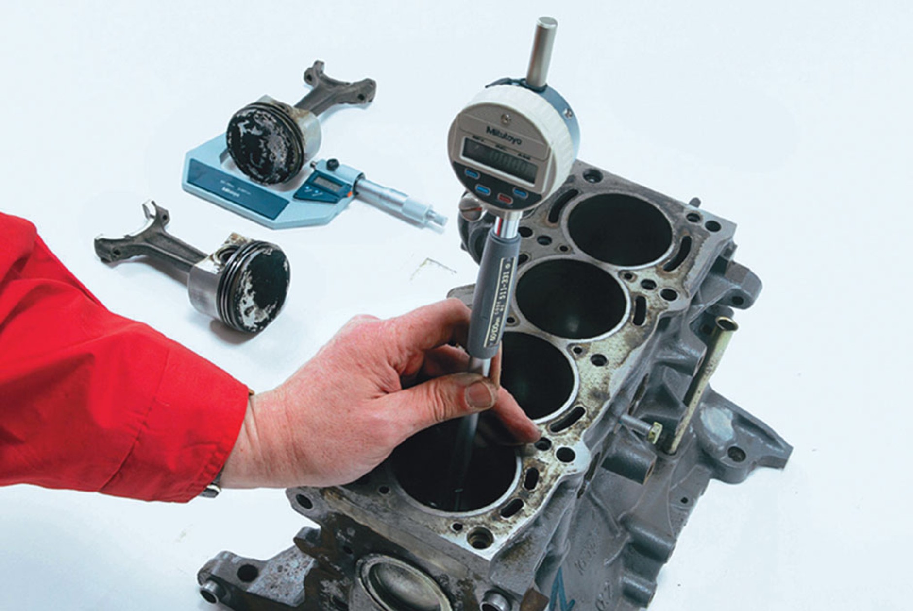 Chcesz, żeby silnik był trwały? Nie oszczędzaj na wymian ach oleju!