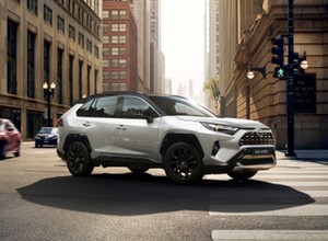 Toyota wstrzymuje produkcję RAV4. Eksplozja w fabryce poddostawcy w Japonii