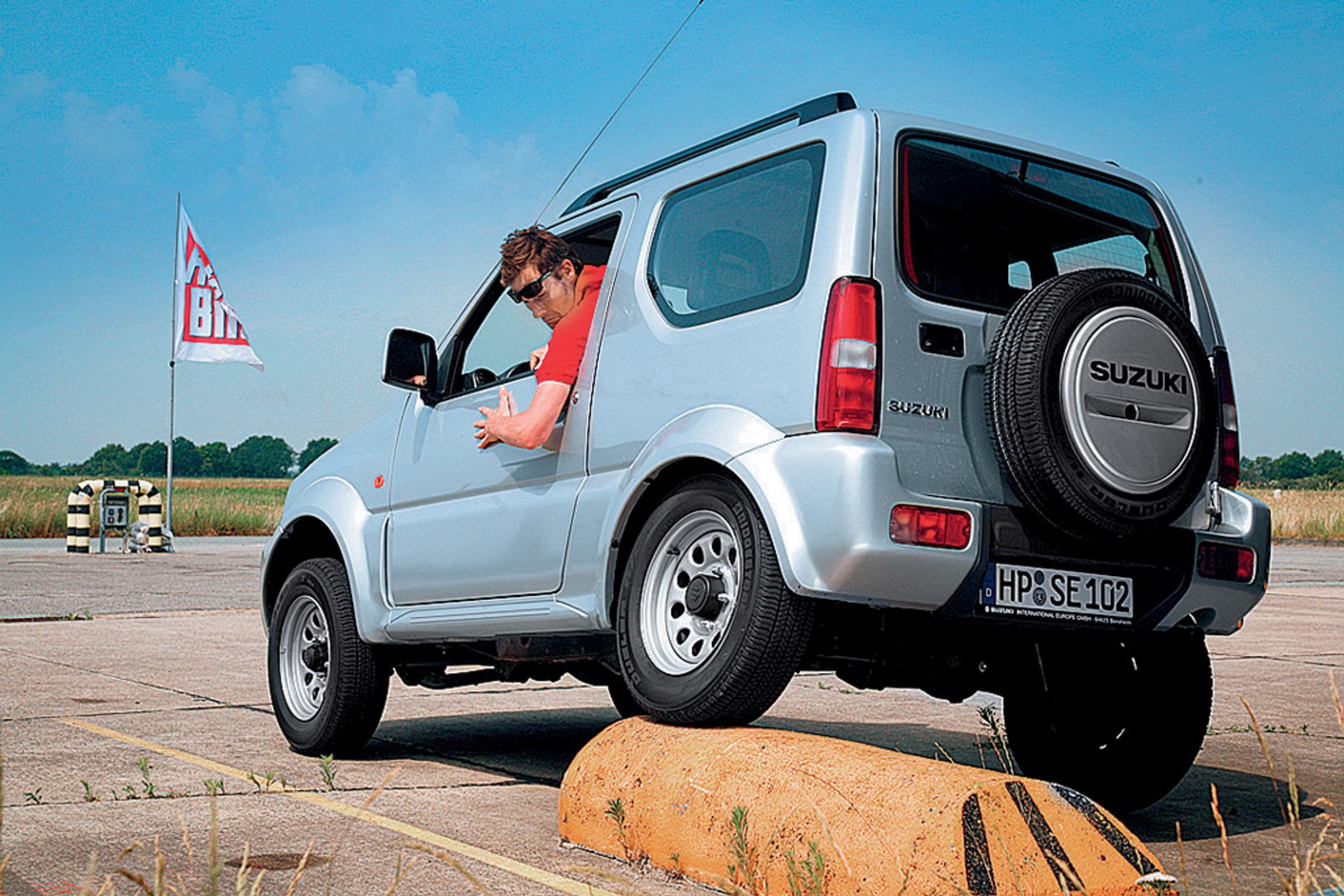 Dacia Duster kontra Łada Niva, Suzuki Jimny i Suzuki SX4: porównujemy najtańsze 4x4 na rynku