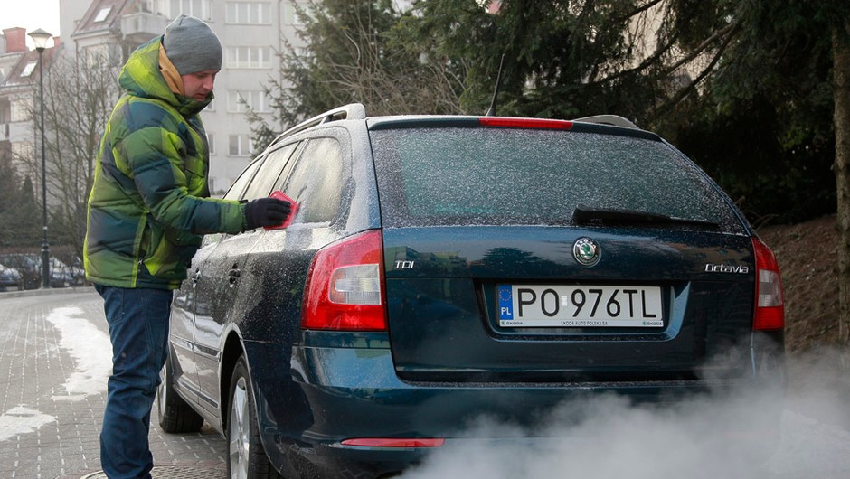 Jak jeździć zimą. Skuteczne porady na mroźne dni