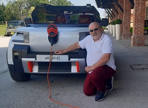 Jeździłem nietuzinkowym Citroenem Oli. Maskę i dach ma ze sprasowanej tektury pokrytej włóknem szklanym