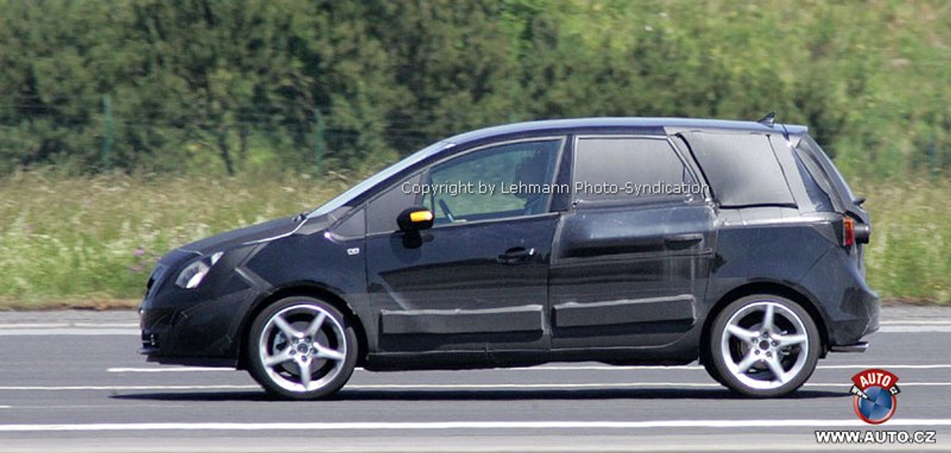 Zdjęcia szpiegowskie: Opel Meriva – kolejne zdjęcia małego MPV