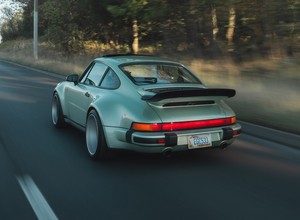 Kalifornijski Singer oficjalnie w Polsce. Oferuje niesamowite przeróbki klasycznych Porsche 911