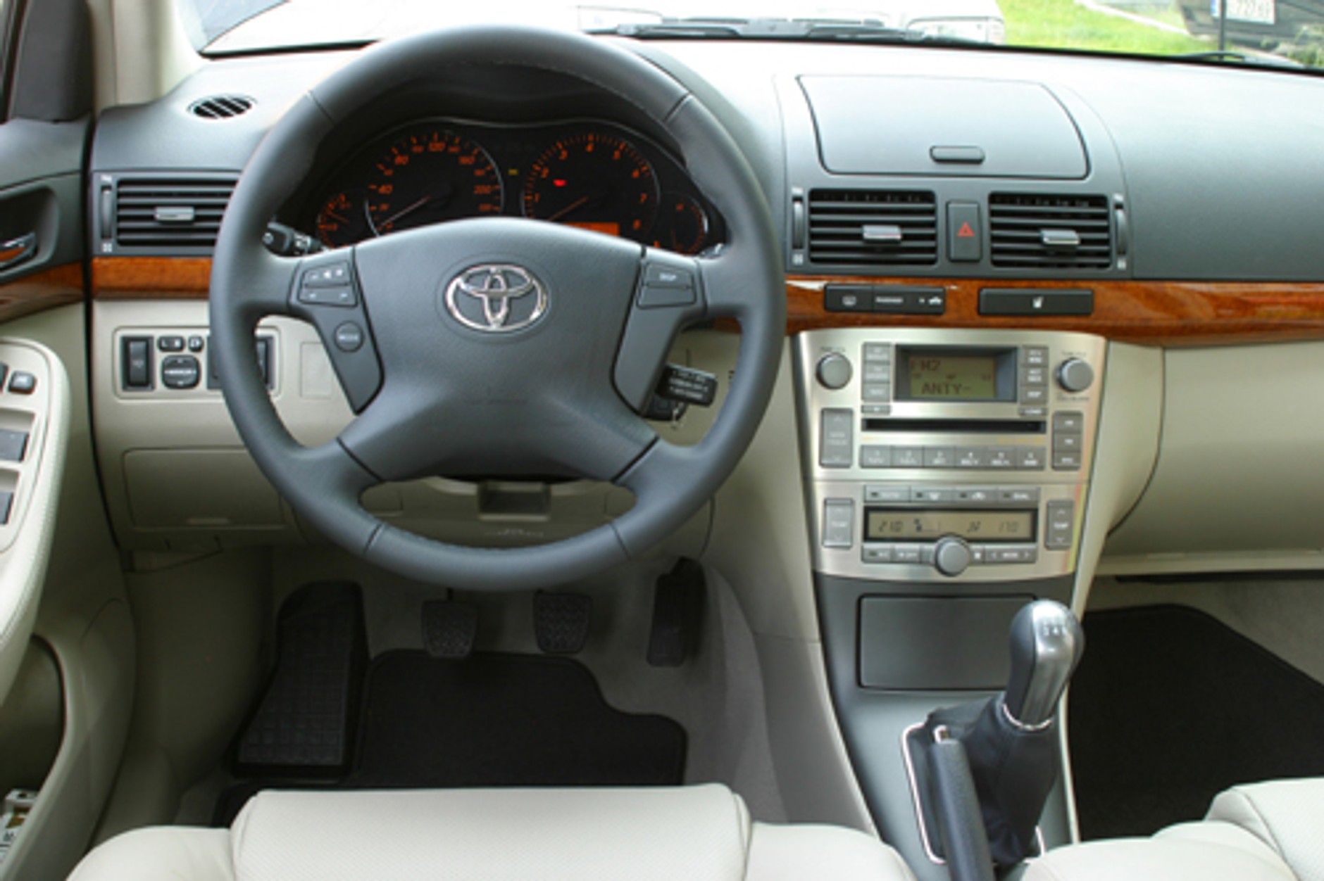 Toyota Avensis - Jeżdżąca solidność