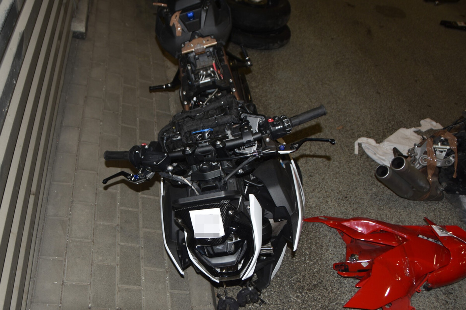 Części z sześciu motocykli odzyskane na granicy z Ukrainą
