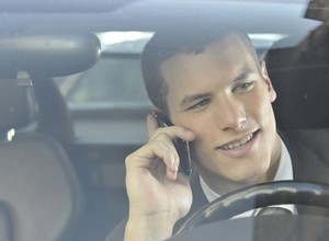 Rozmawiaj przez telefon prowadząc auto