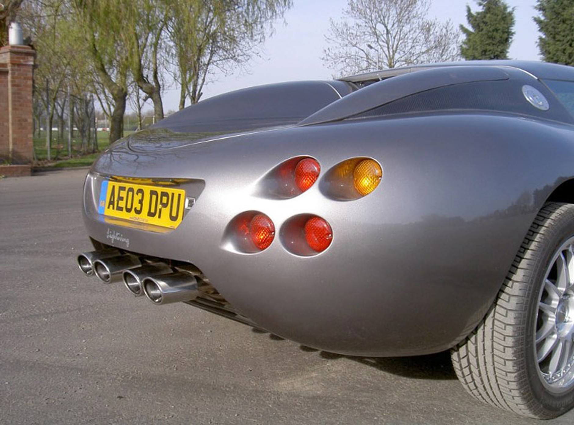 Ronart Lighting: szybki Brytyjczyk z amerykańskim sercem