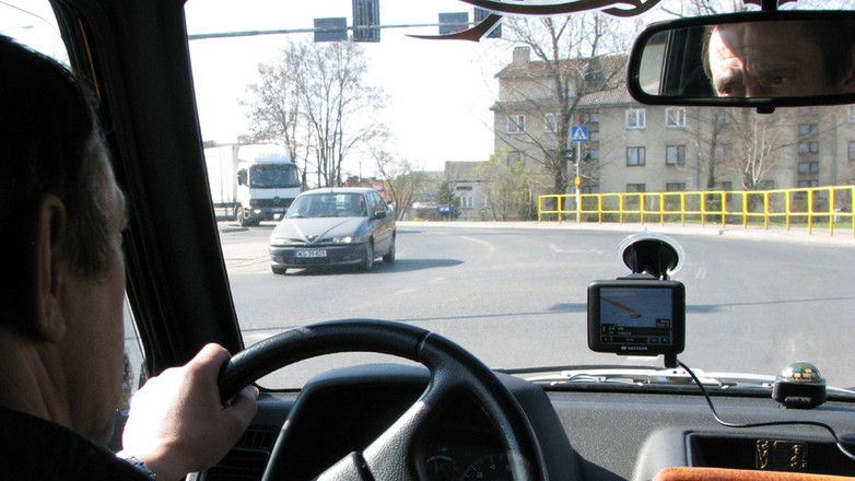 Test taniej nawigacji GPS z mapami polski - Czy małe jest dobre?