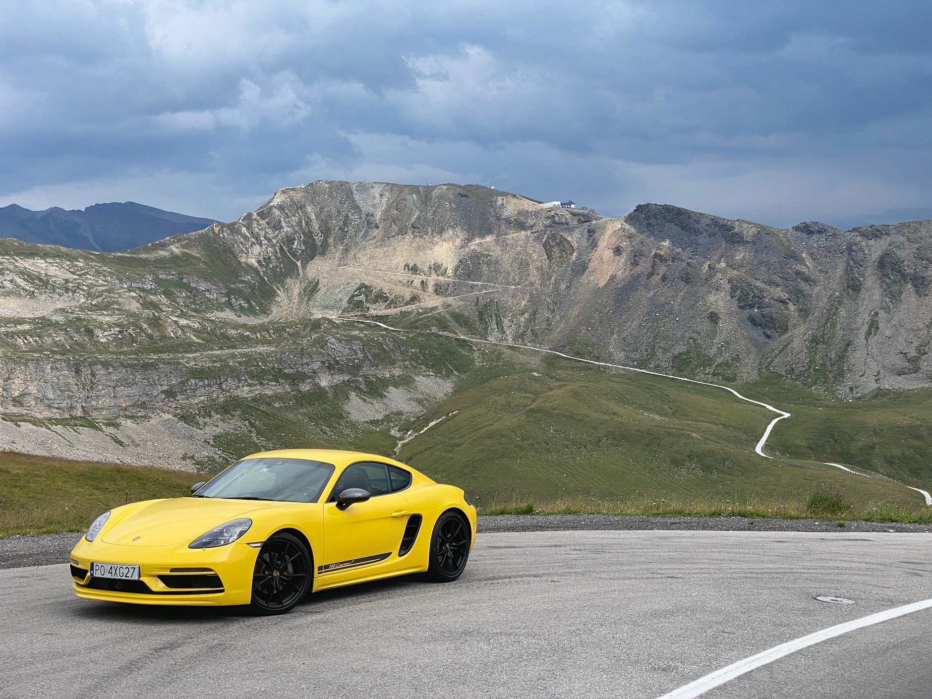 Porsche 718 Cayman T (982c) – podróż w Alpy