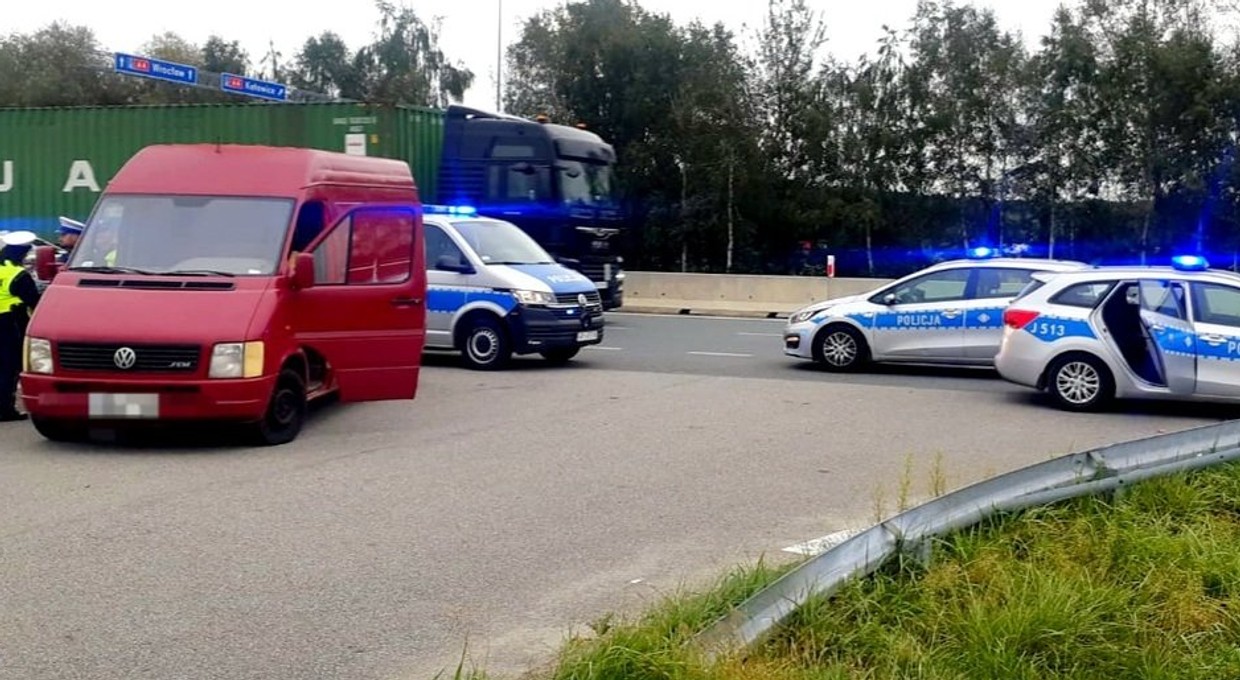 Jechał bez świateł, ale to najmniejszy problem. Policja wezwała Straż Graniczną
