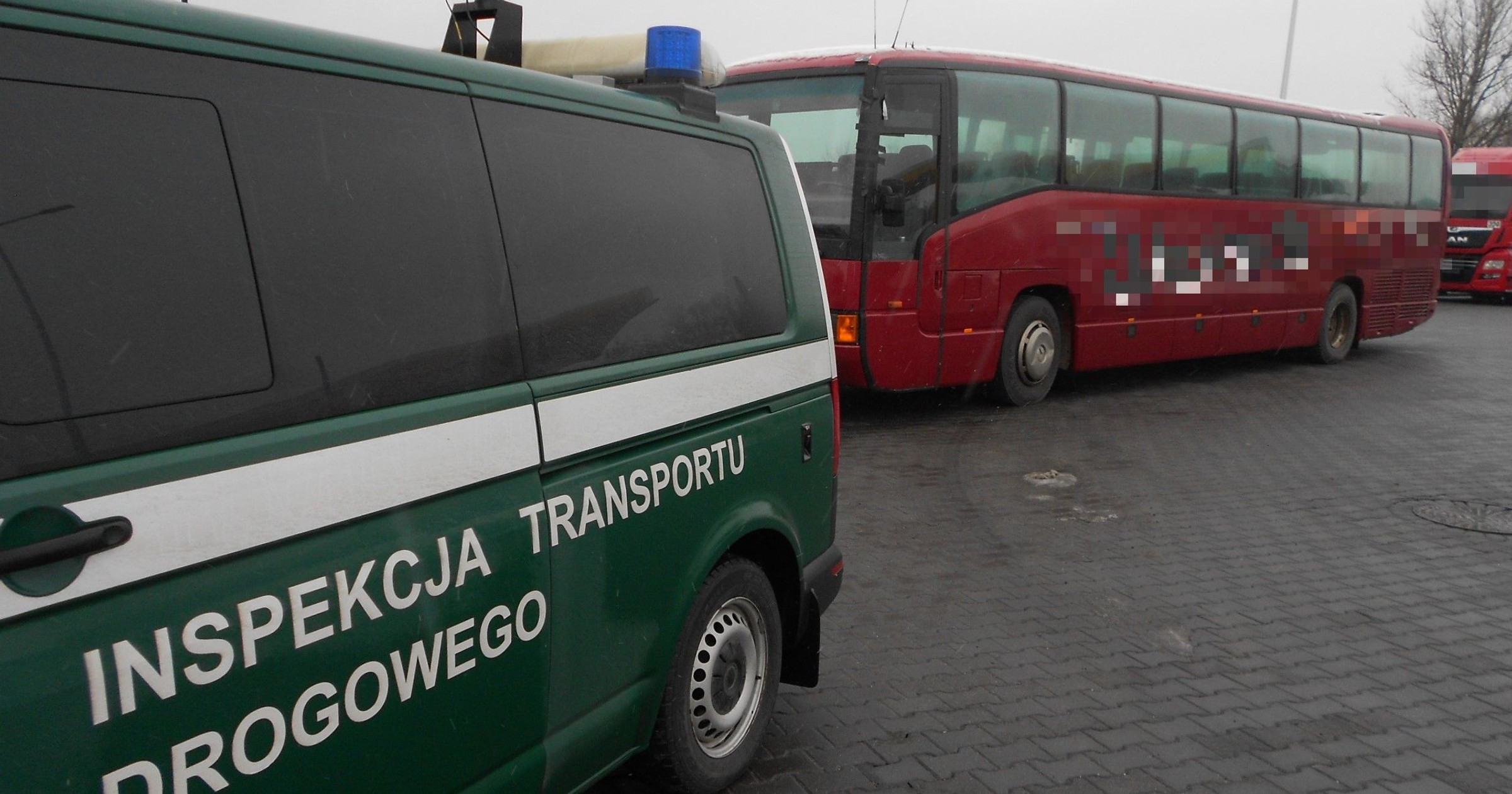 Autobus bez OC i przeglądu technicznego - a kierowca bez uprawnień. To dopiero kumulacja!