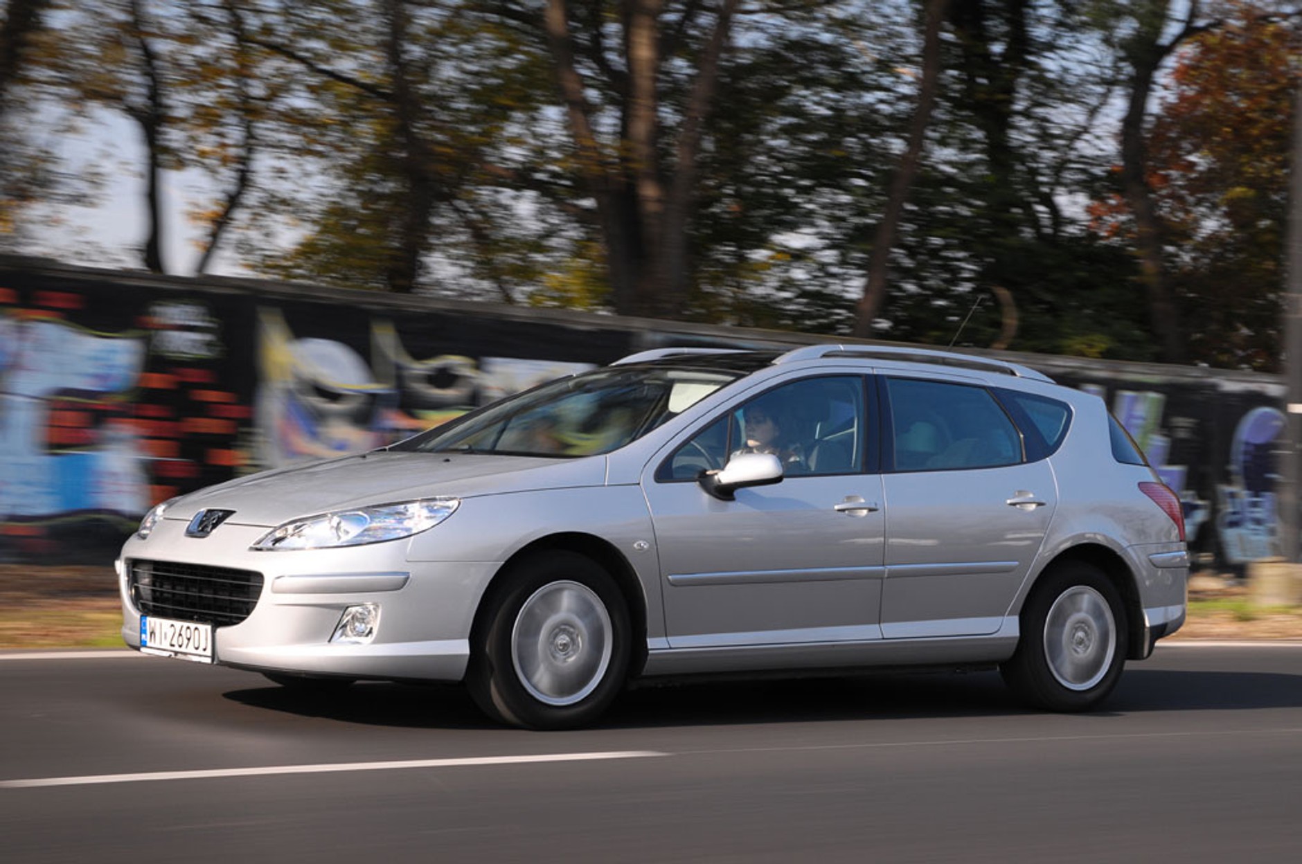 Peugeot 407 SW 2.0: Modne kombi z benzyniakiem