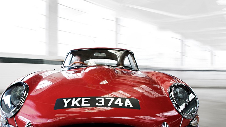 Jaguar E-Type pięćdziesięciolatkiem