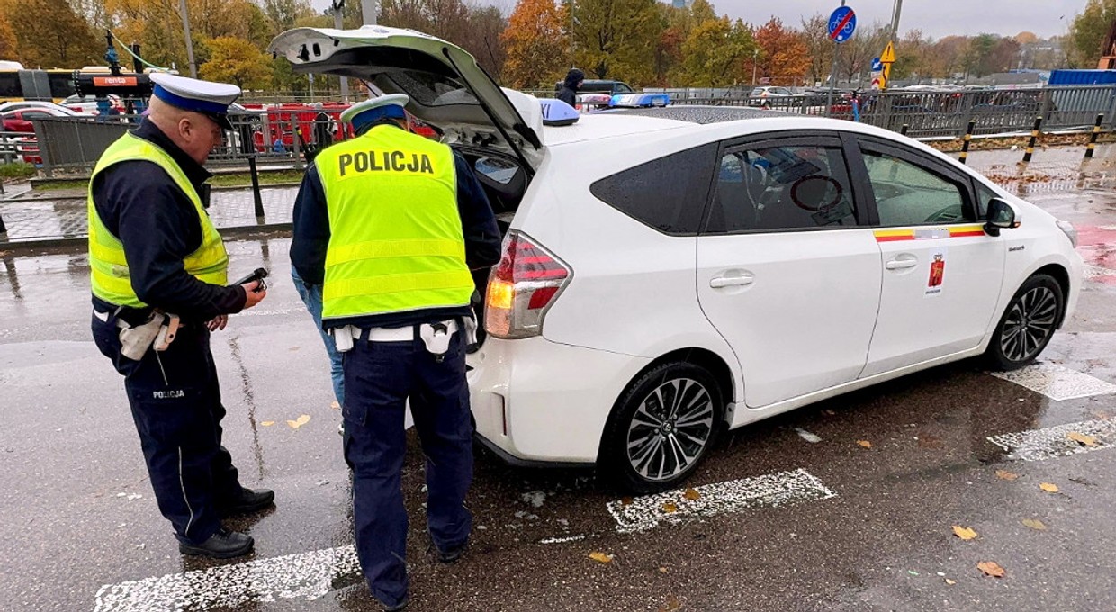 Wielka akcja policji. Sprawdzili 1000 taksówek "na aplikację", wystawili 300 mandatów