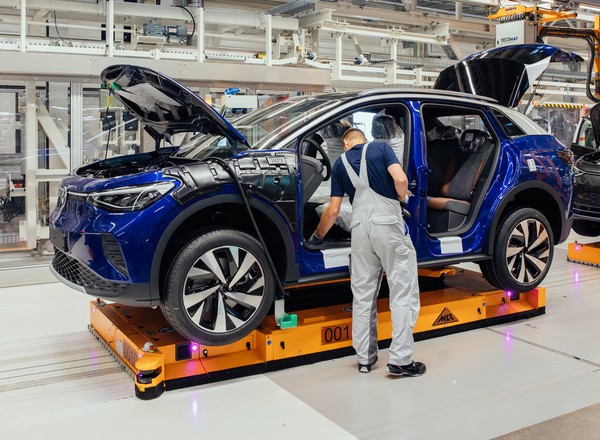 Volkswagen przenosi część biznesu do Ameryki. Wysłał do USA już miliard dolarów