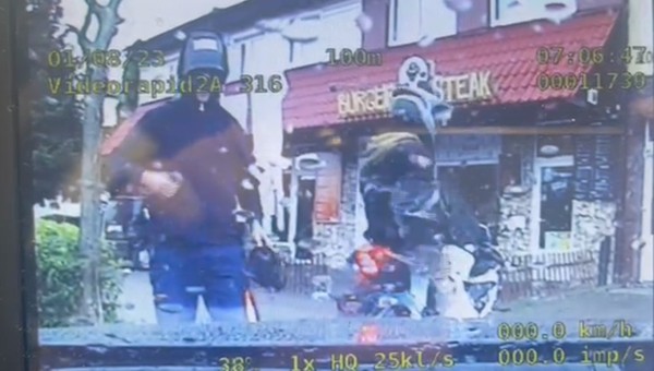 Policjanci przecierali oczy ze zdumienia, gdy zobaczyli pasażera motocykla