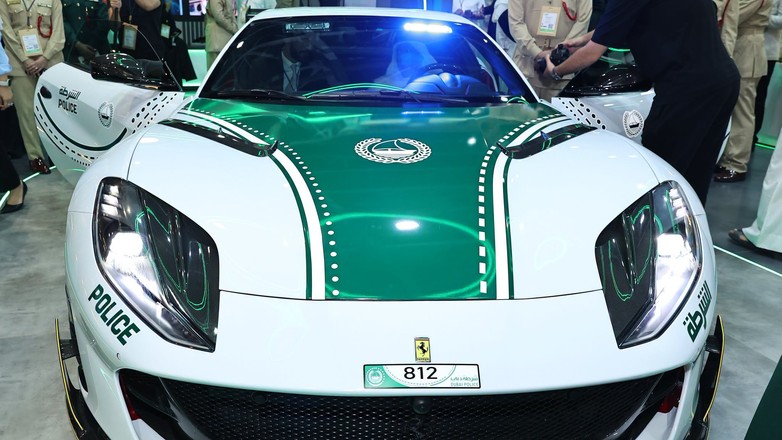 Mansory Ferrari 812 Superfast dla policji w Dubaju