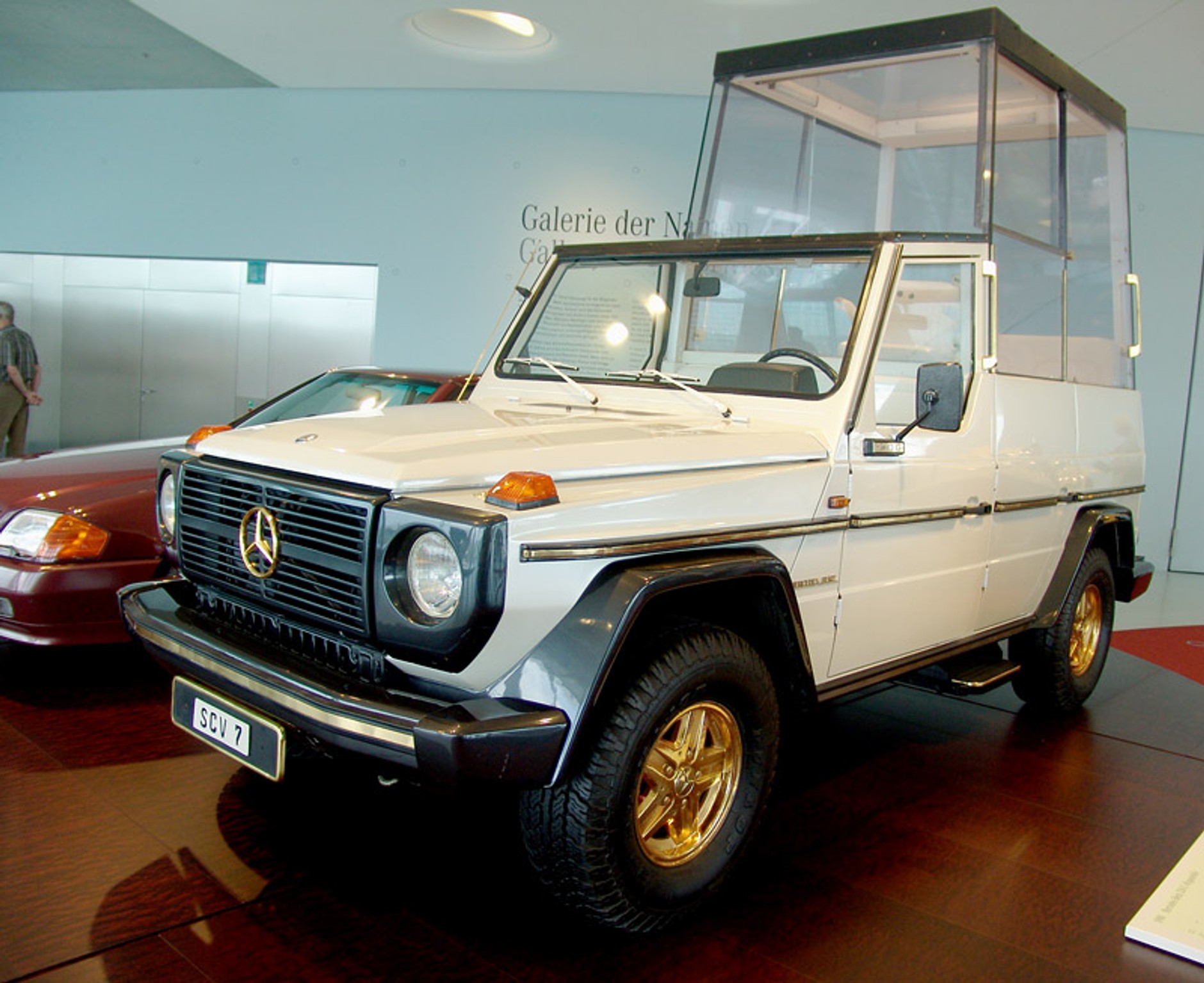 Mercedes-Benz Muzeum: 120 lat historii na 9 piętrach - 1. część (galeria)