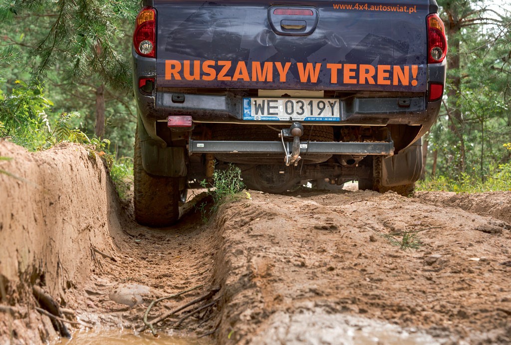 Szkoła jazdy w terenie - jak pokonywać koleiny?