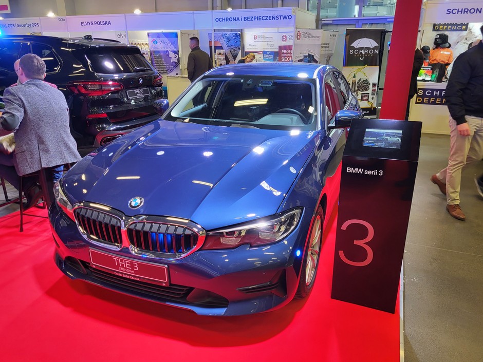 Nieoznakowane BMW serii 3 to jeden z częściej spotykanych radiowozów wyposażonych w wideorejestrator.
