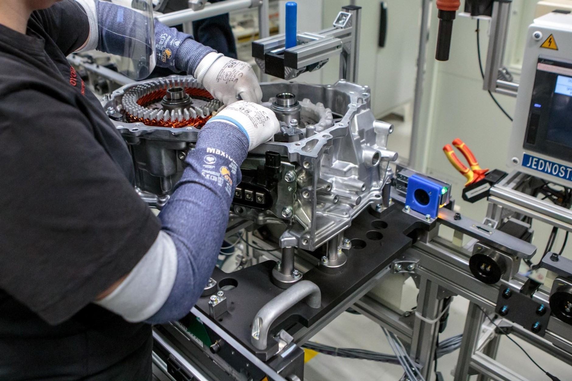 Toyota - linia produkcyjna hybrydowych skrzyń biegów