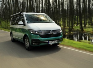 Volkswagen T6.1 California Ocean 2.0 TDI – pandemiczny "śpiulkowóz"
