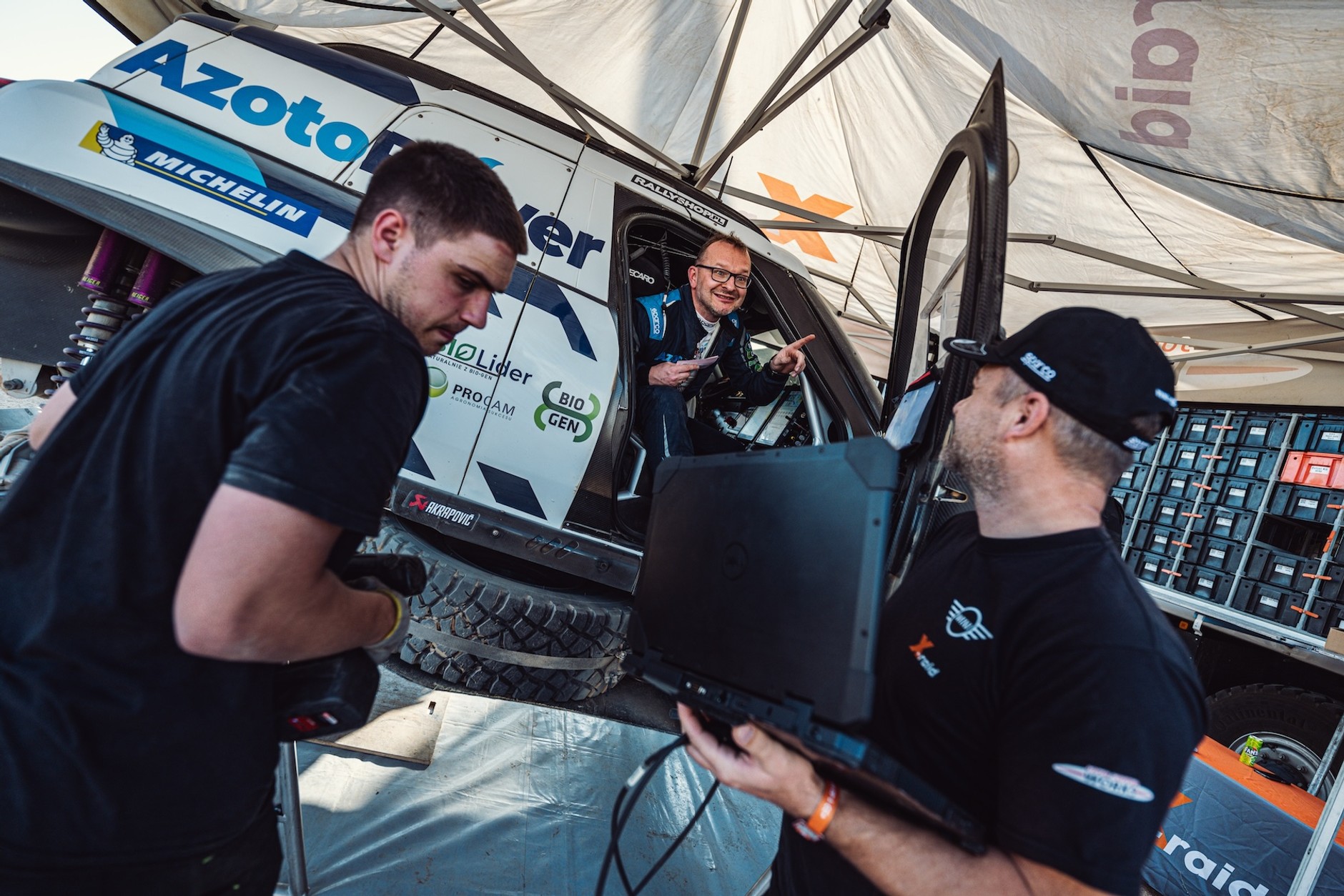 Krzysztof Hołowczyc nadal walczy w Rajdzie Dakar