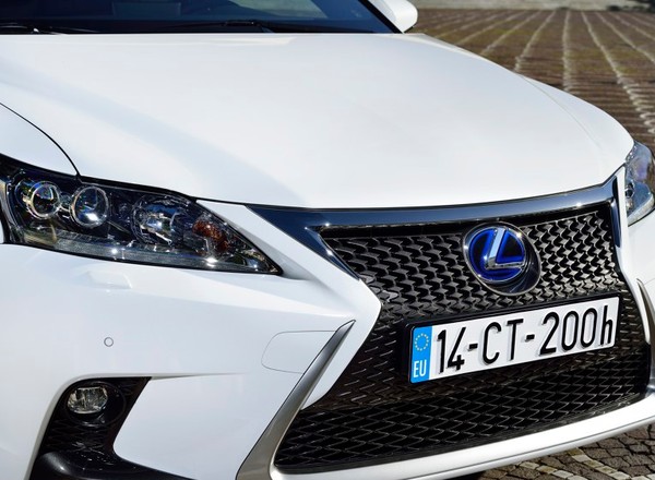 Lexus CT 200h po face liftingu tańszy o 20 tys. zł!