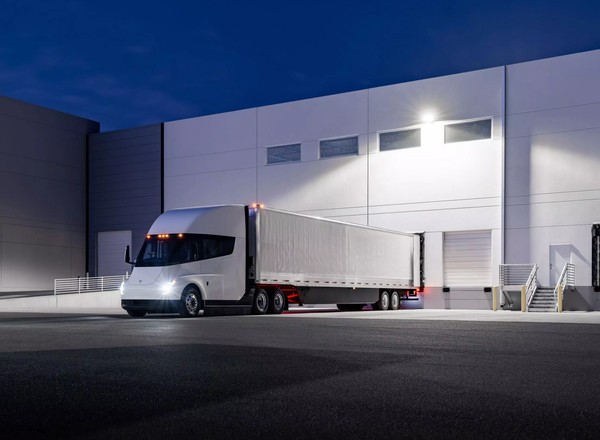 Pierwsza Tesla Semi w rękach klienta. Czekał na to 5 lat