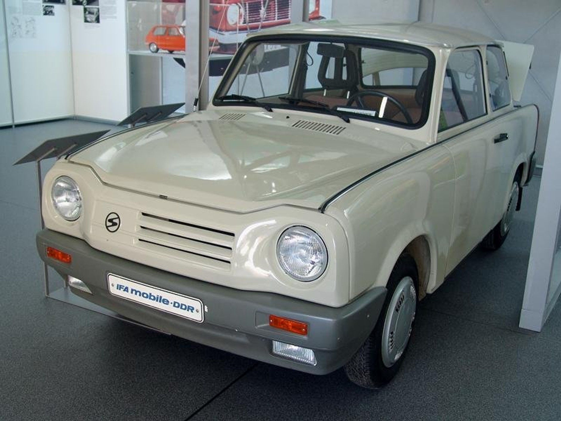 Trabant - Samochód, który zburzył mur berliński