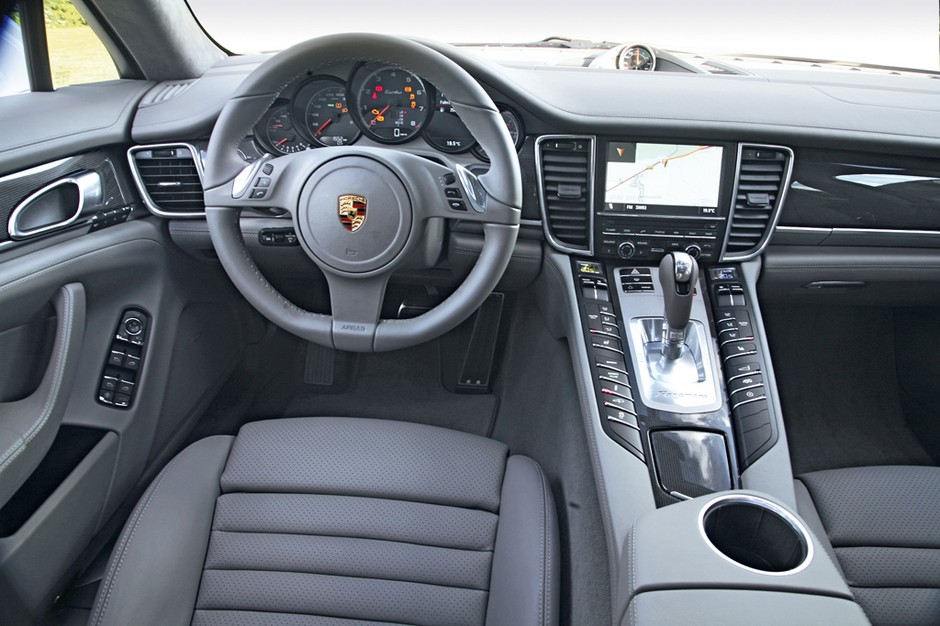 Luksus w nowym stylu: Aston Martin Rapide kontra Porsche Panamera Turbo