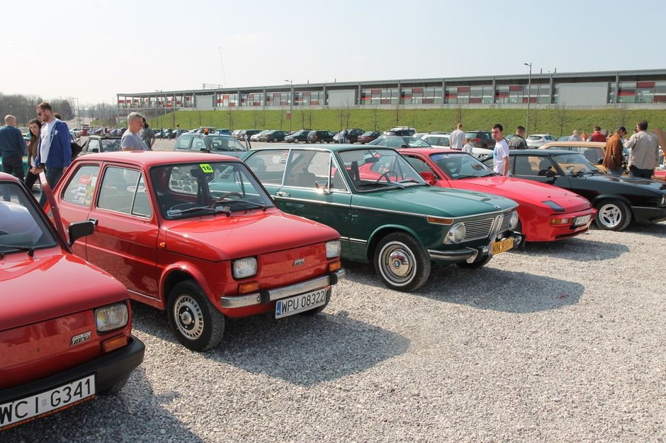 Youngtimer Warsaw 2015 - parada pod Stadionem Narodowym