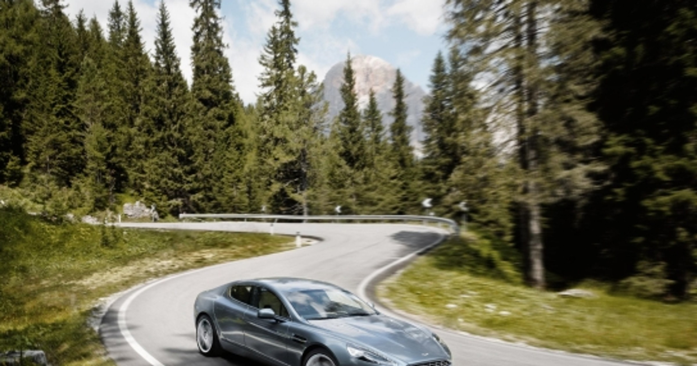 Aston Martin Rapide: Wyjątkowy sedan odwiedzi Warszawę