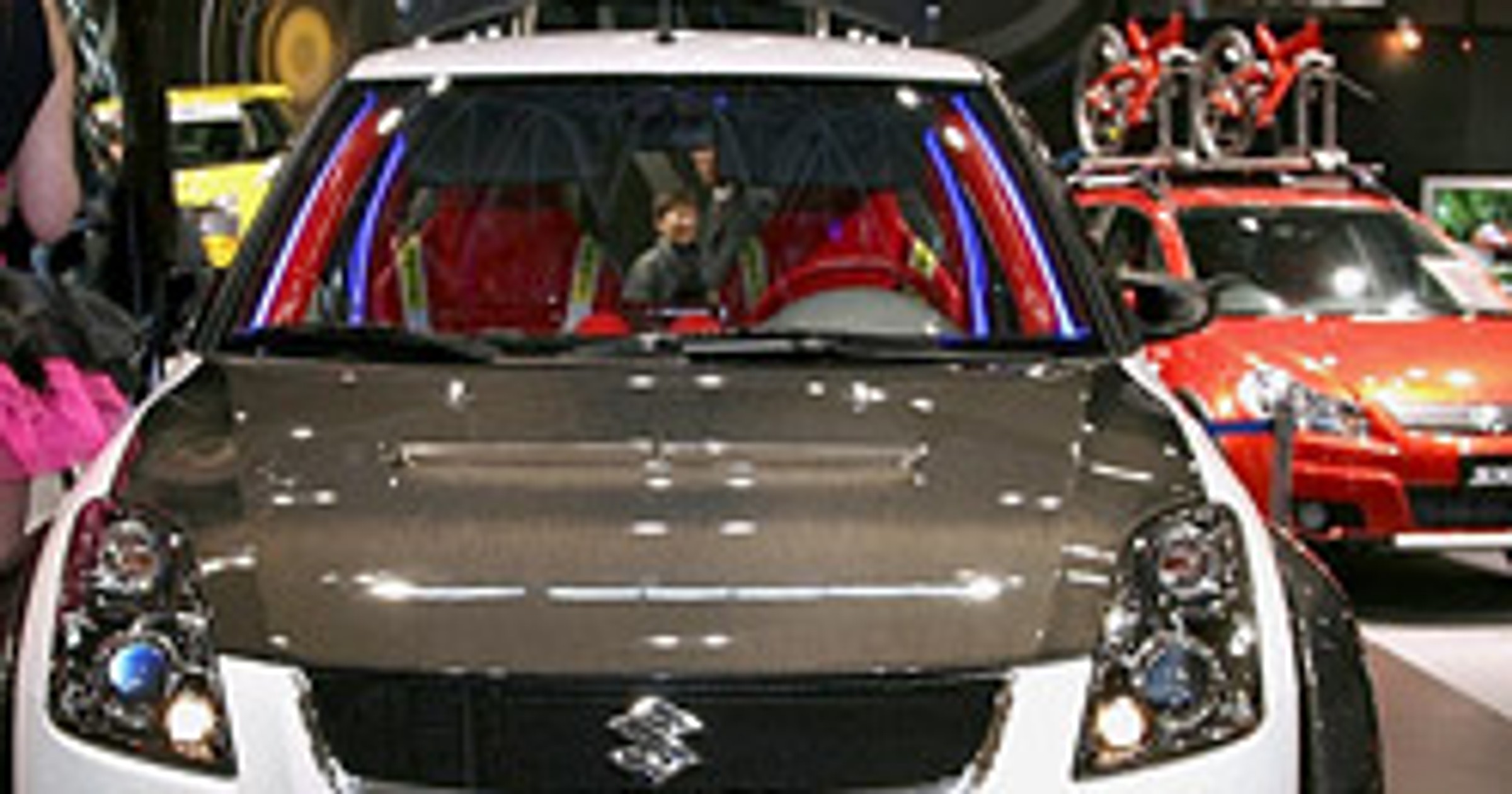 Suzuki Swift X Concept: czarno-biały hothatch