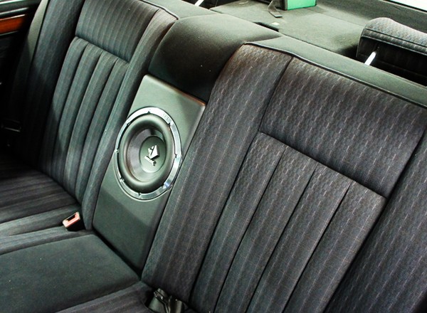 Mercedes W124: dobre nagłośnienie