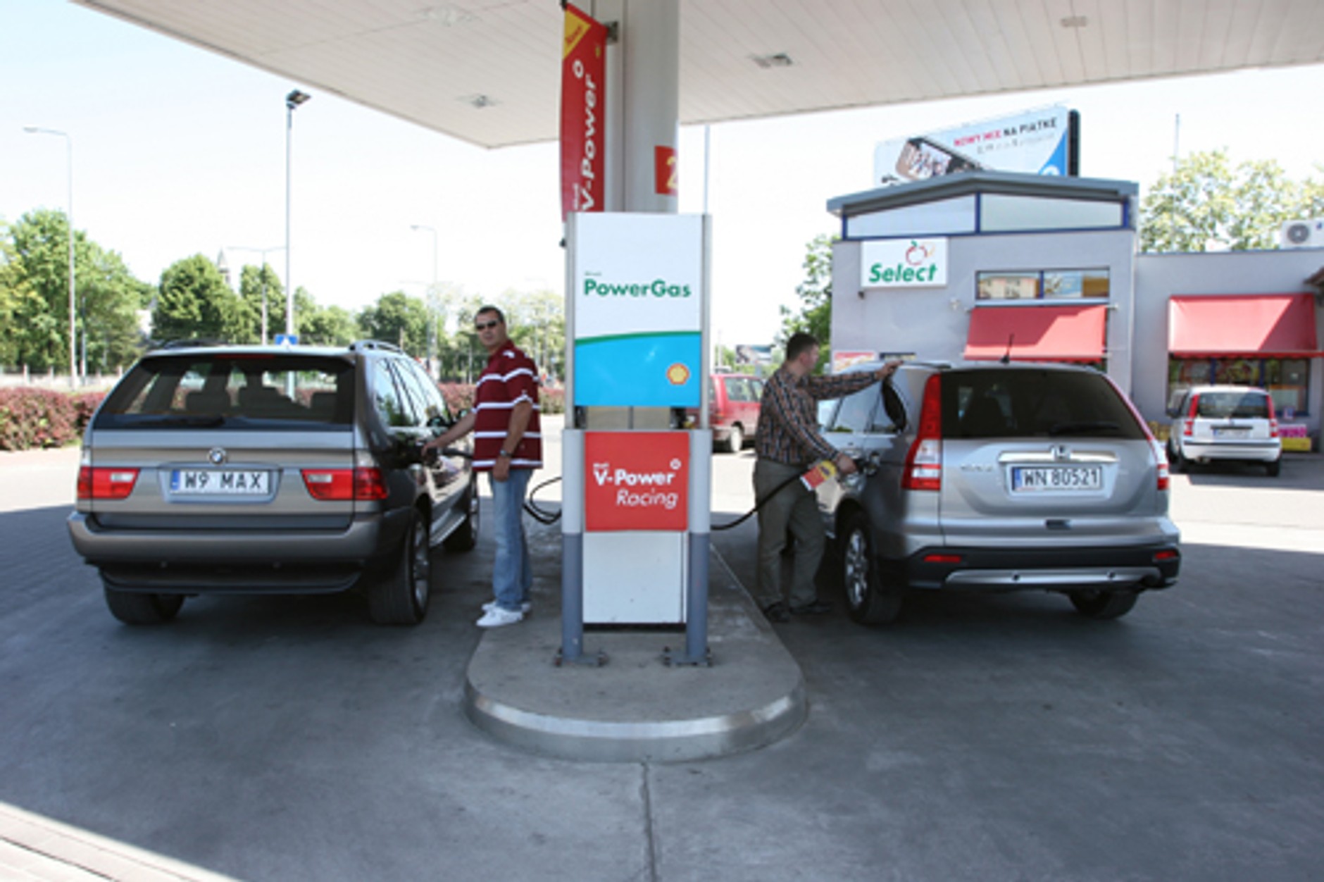 Nowy czy używany - Honda CR-V kontra BMW X5