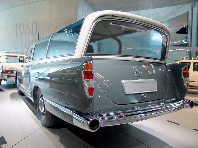 Mercedes-Benz Muzeum: 120 lat historii na 9 piętrach - 1. część (galeria)