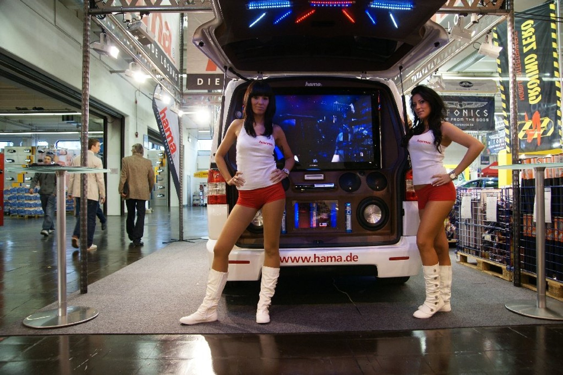 Essen Motor Show 2009: gorące dziewczyny i szybkie maszyny