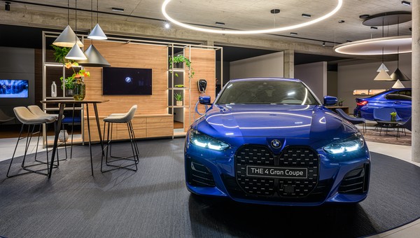 Kiedyś była tu kopalnia Kleofas. Dziś stoi największy salon BMW w Europie