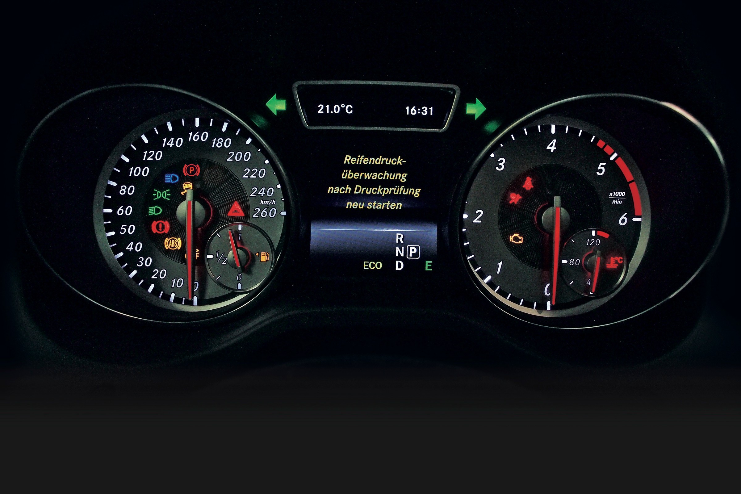 Te kontrolki potraktuj poważnie. Czasem trzeba stanąć w polu, by nie zniszczyć auta