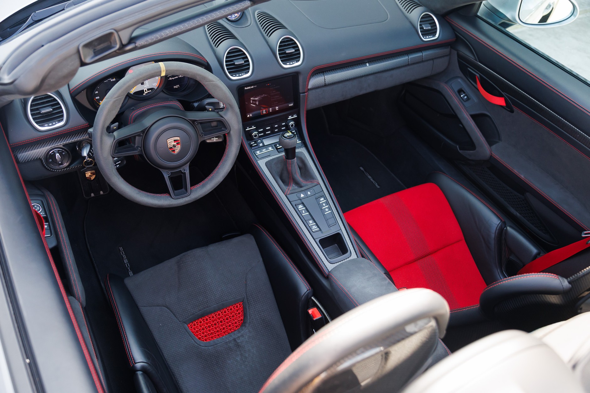 2025 porsche 718 Spyder RS