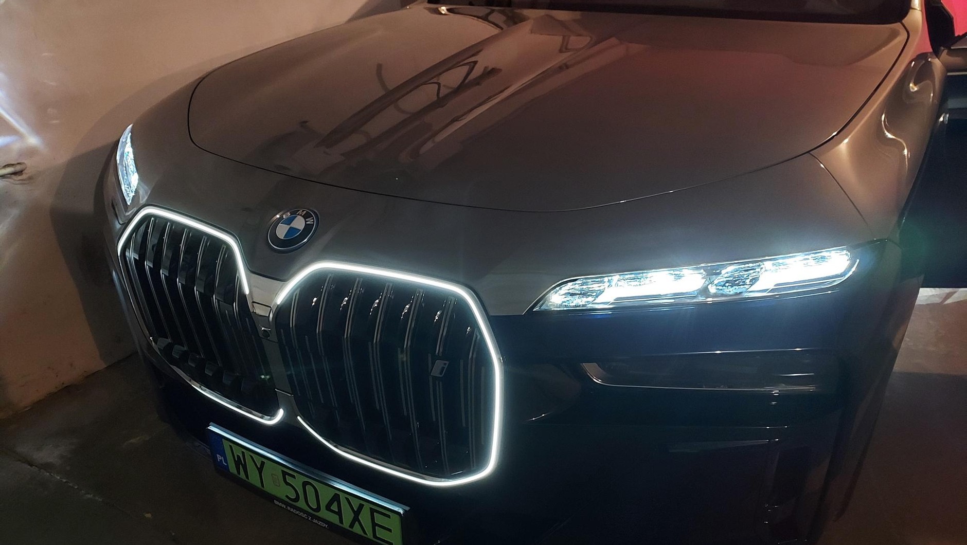 BMW i7