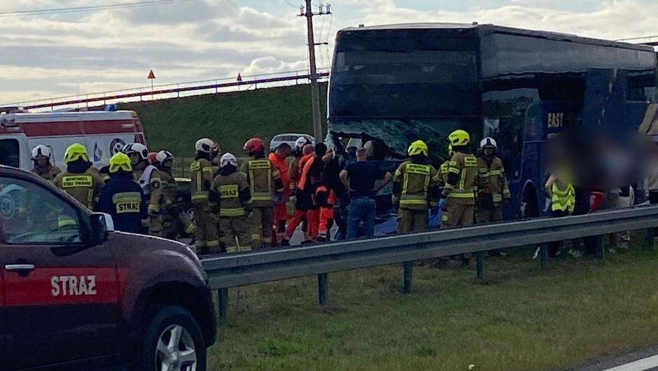 Autobus zderzył się z Chevroletem. Trasa S7 była zablokowana