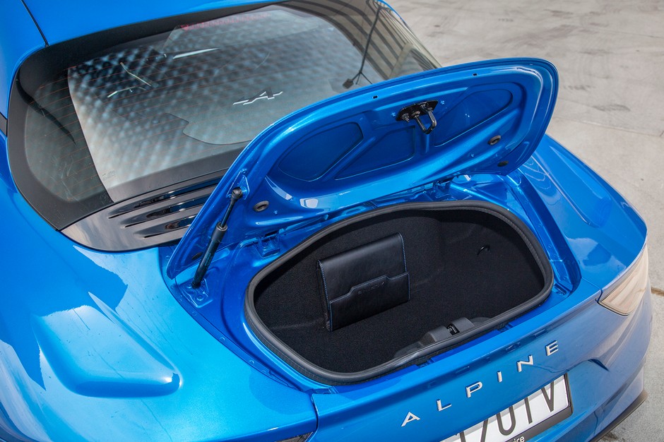 Alpine A110 - ma styl, superosiągi i... historię