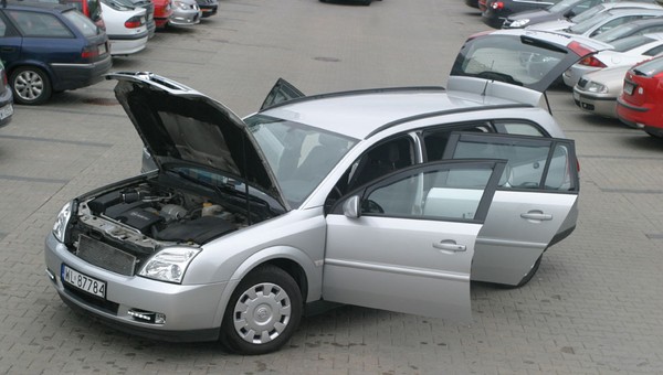 Kupujesz używane auto? Sprawdzaj je, gdzie tylko się da