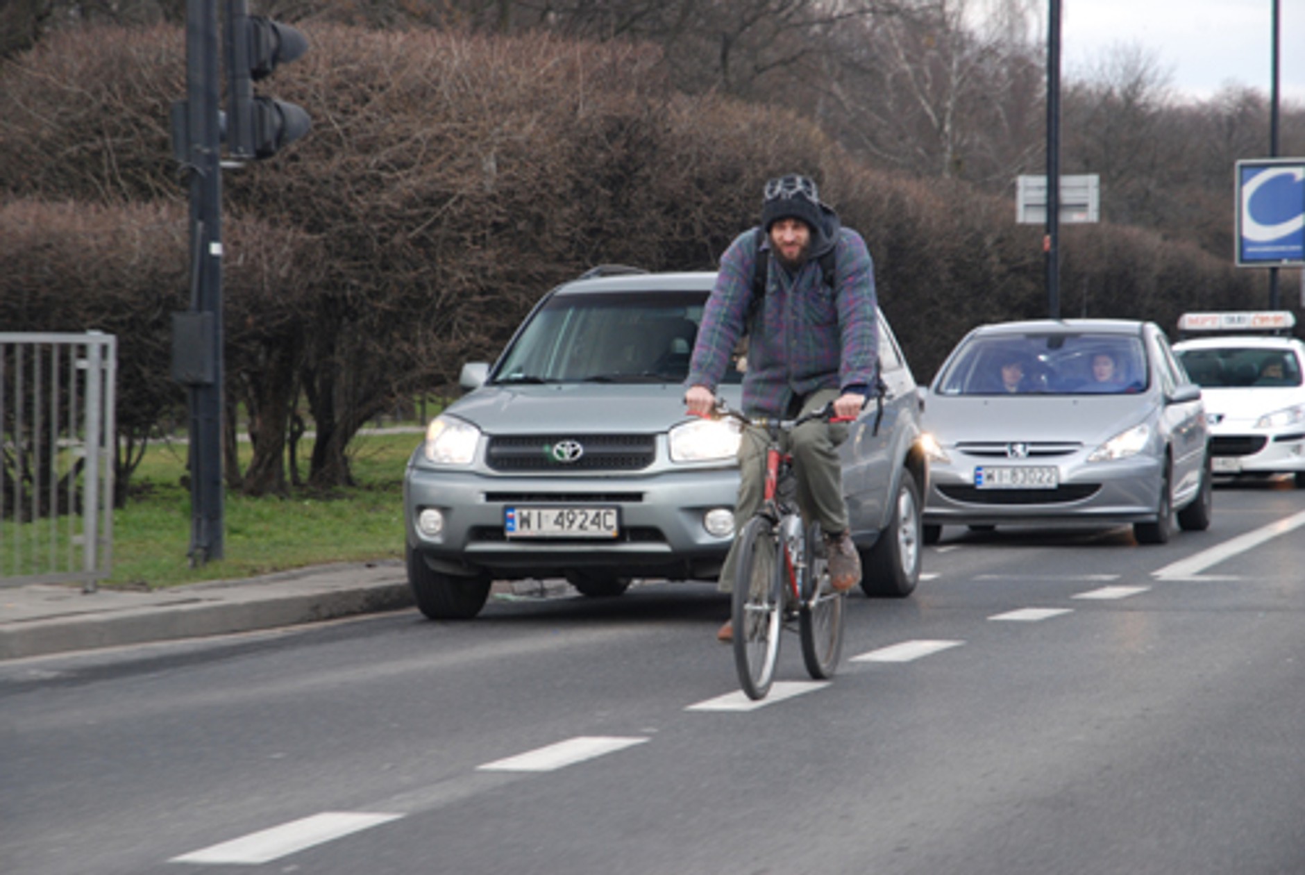 Jazda na światłach - Czy świecimy bez sensu?