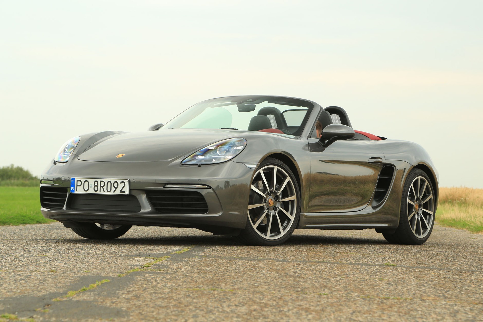 Porsche 718 Boxster - mniej, ale też i więcej!