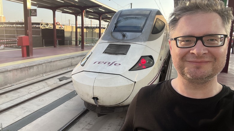 Superszybki hiszpański pociąg S-730