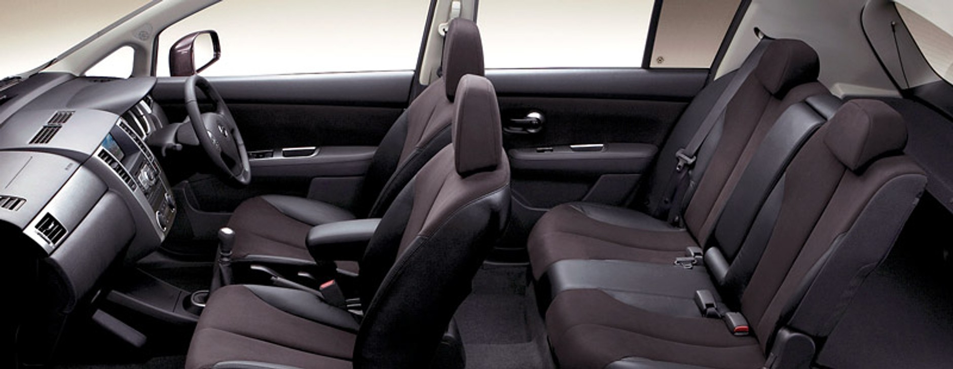 Nissan Tiida – odmłodzony model na rynek japoński