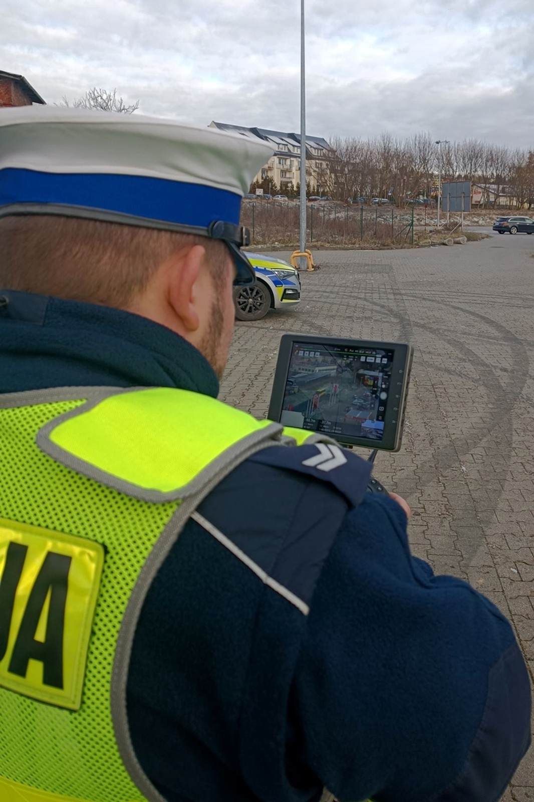 Policjanci przyglądali się kierowcom "z góry". Zwracali uwagę na jedno wykroczenie